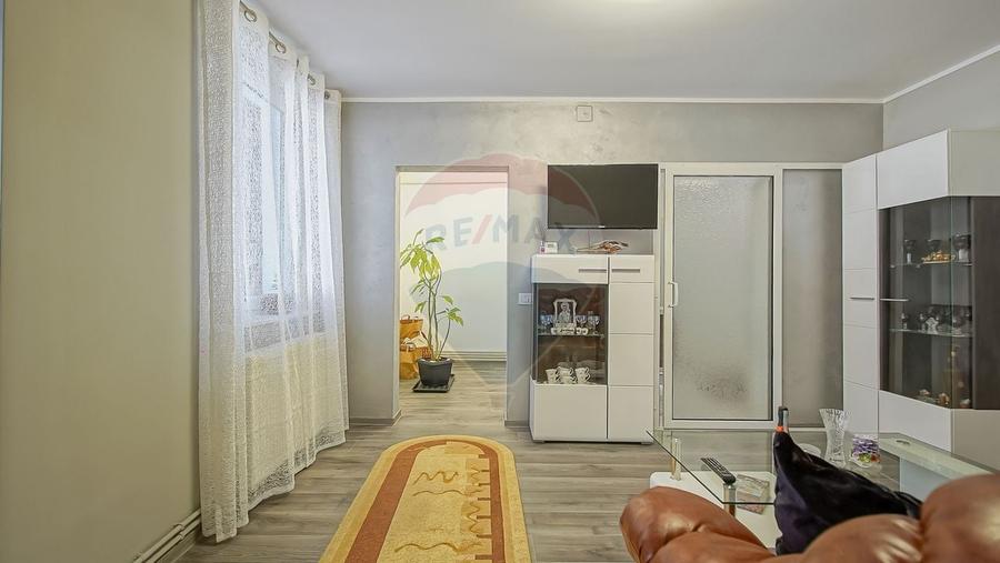 Casă individuală cu 3 camere cu Teren 1200 Mp în Sânpetru