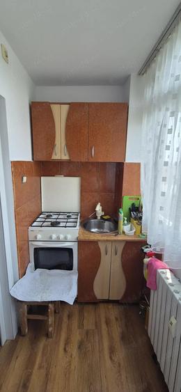 apartament 2 camere transformat in 3 camere, zona Biserica Noua, decomandat, etaj 3 - 6