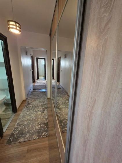 Apartament cu 3 camere decomandat, mobilat în Girocului