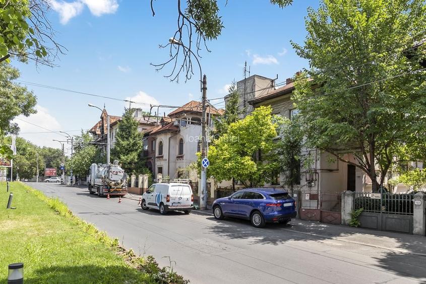 Apartament cu 3 camere semidecomandat în Cotroceni Apartament cu 3 camere semidecomandat în Cotroceni
