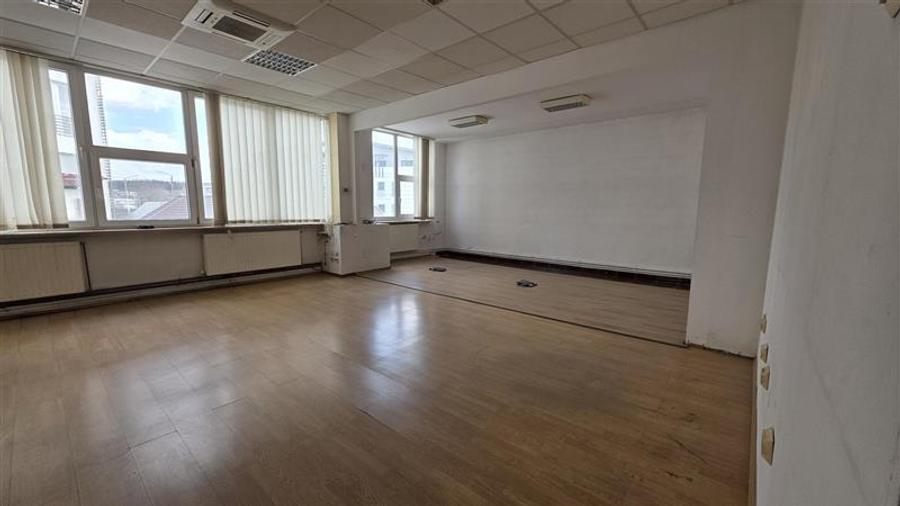 Cladire comerciala - birouri, P+3, stradal, teren 3511 mp - Calea Bucuresti - 8