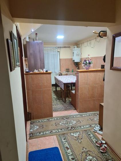 Apartament cu 4 camere decomandat, mobilat în Central
