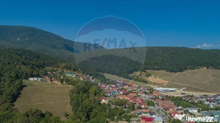 Casă cu 9 camere cu Teren 1236 Mp în Central