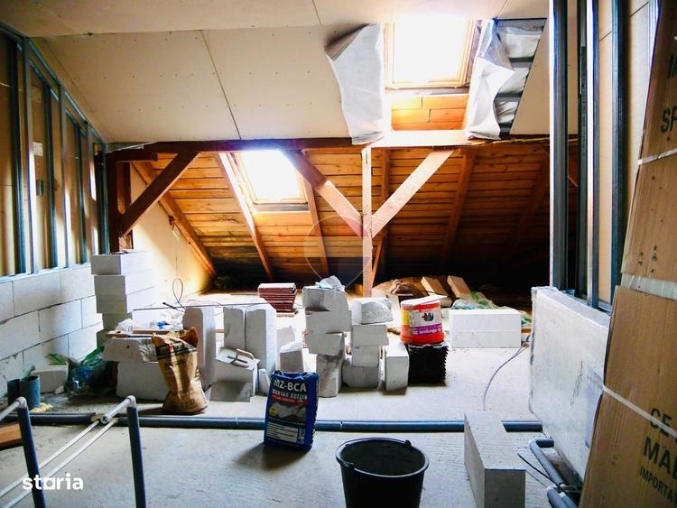 Apartament cu 4 camere decomandat în Cetate