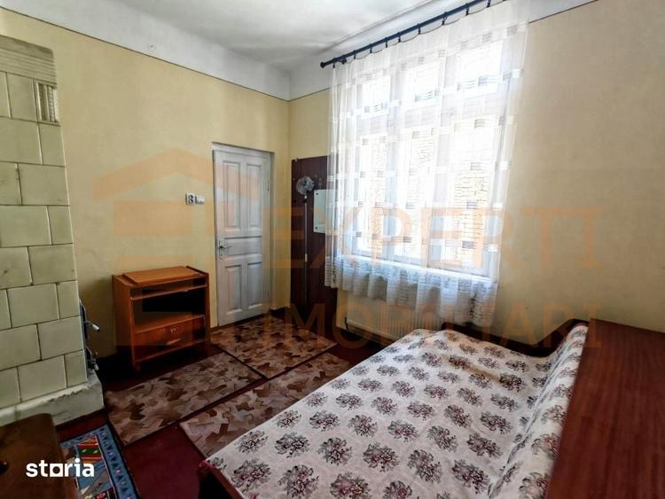 Casă cu 8 camere cu Teren 274 Mp în Tomis II