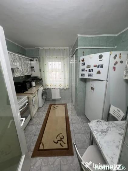 Apartament spa?ios 49 mp, 2 dormitoare, balcon Zona Doj - 1