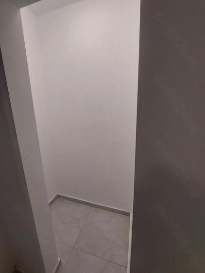 Garsonieră decomandată în Roșu