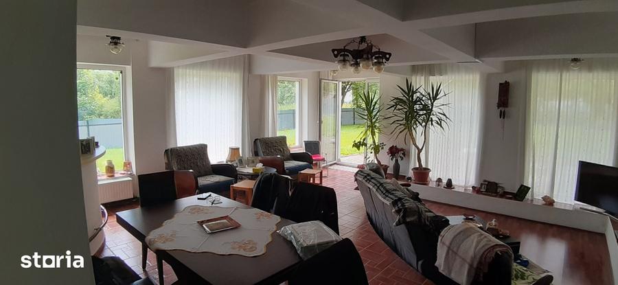 Casă cu 5 camere cu Teren 2000 Mp în Dârste