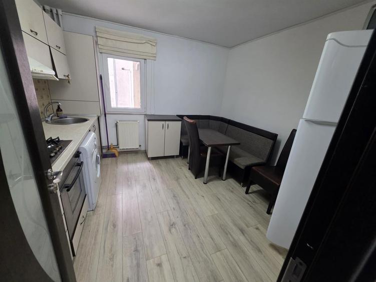 Apartament cu 2 camere decomandat, mobilat în Nicolina