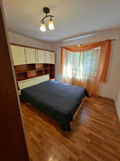 Apartament cu 3 camere decomandat în Florești