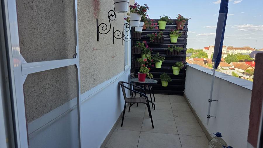 Apartament cu 2 camere decomandat, mobilat în Steaua