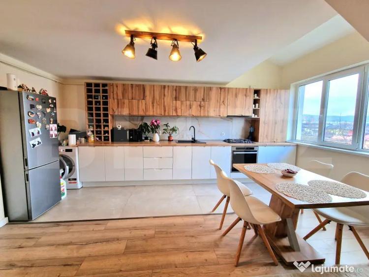 Apartament cu 4 camere semidecomandat, mobilat în Florești