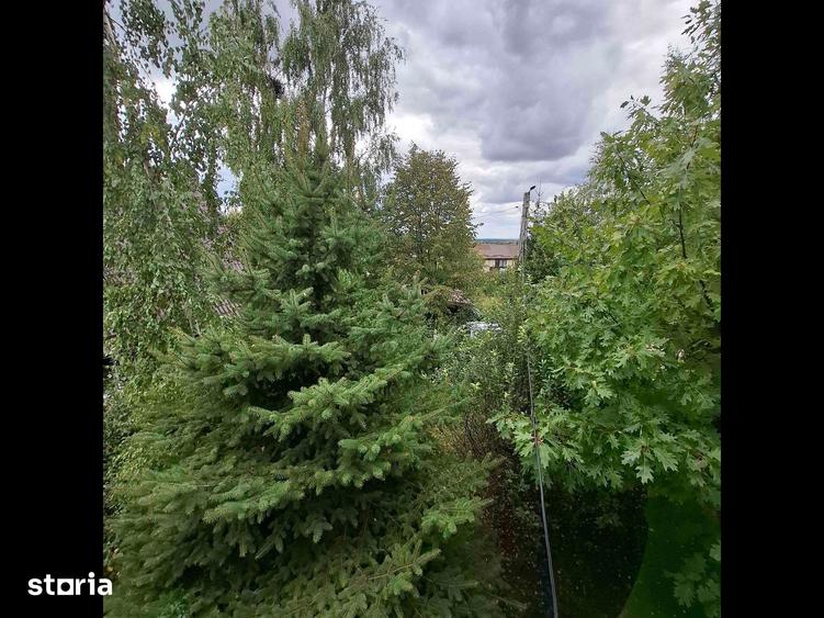 Casă cu 4 camere cu Teren 500 Mp în Podu Roș