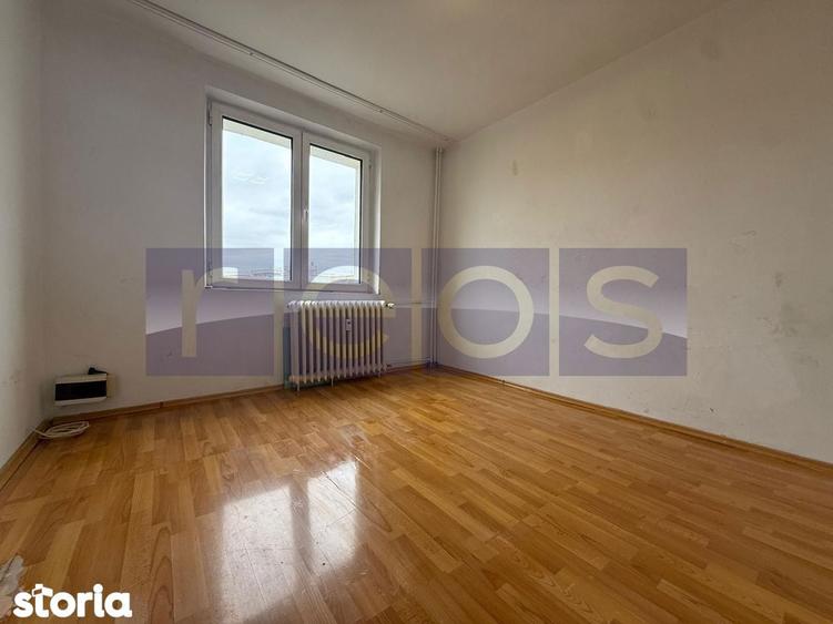 Apartament cu 3 camere semidecomandat în Tei