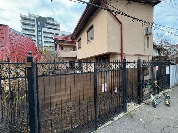 Casă cu 4 camere cu Teren 250 Mp în Crângași