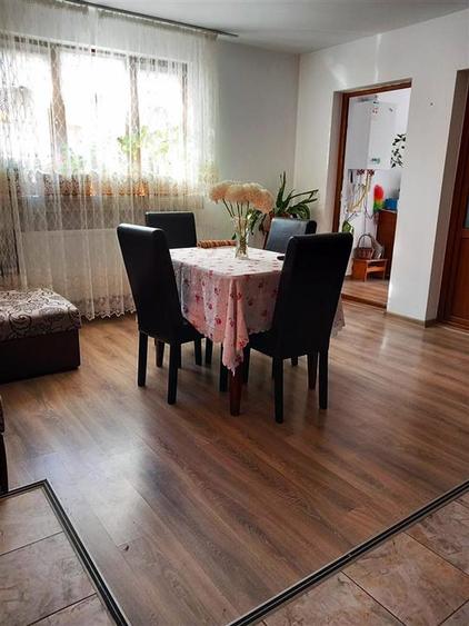 Casă individuală cu 6 camere cu Canalizare în Cazasu