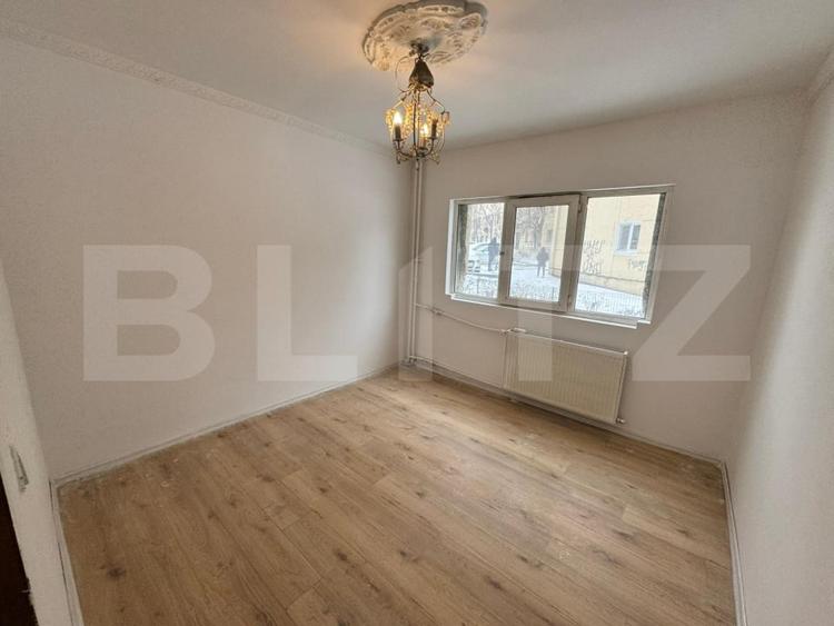 Apartament cu 4 camere decomandat în Valea Rosie