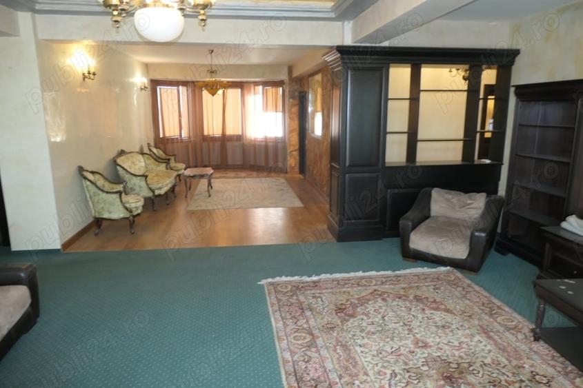 Apartament cu 4 camere decomandat în Central