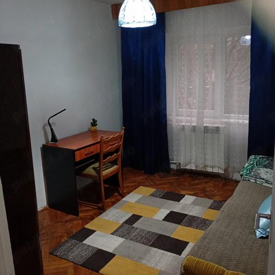 Apartament cu 3 camere semidecomandat în Central