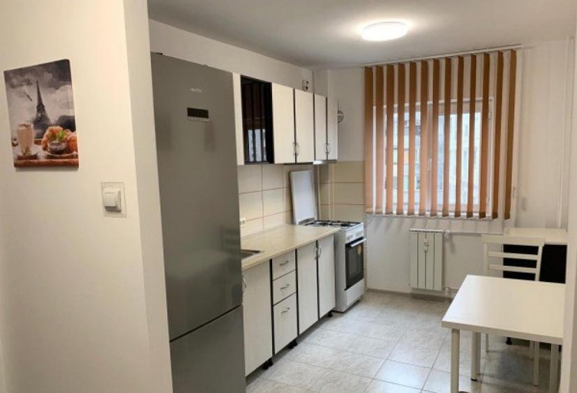 Apartament cu 3 camere decomandat în Tineretului