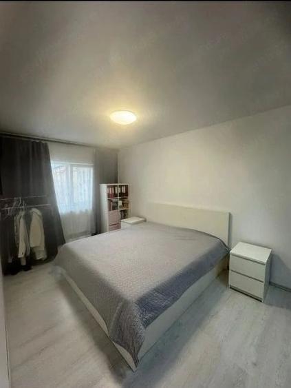 Apartament cu 4 camere decomandat în Lipovei