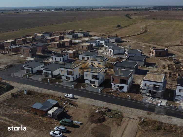 Casă cu 4 camere cu Teren 452 Mp în Vărăști