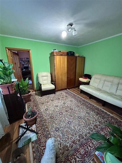 Casă cu 3 camere cu Canalizare în Central