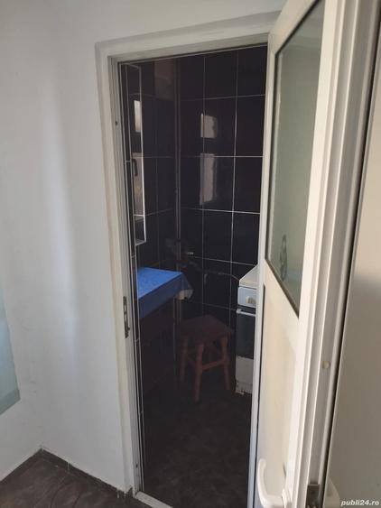 Garsoniera de vanzare,Zona Democra?iei - 5