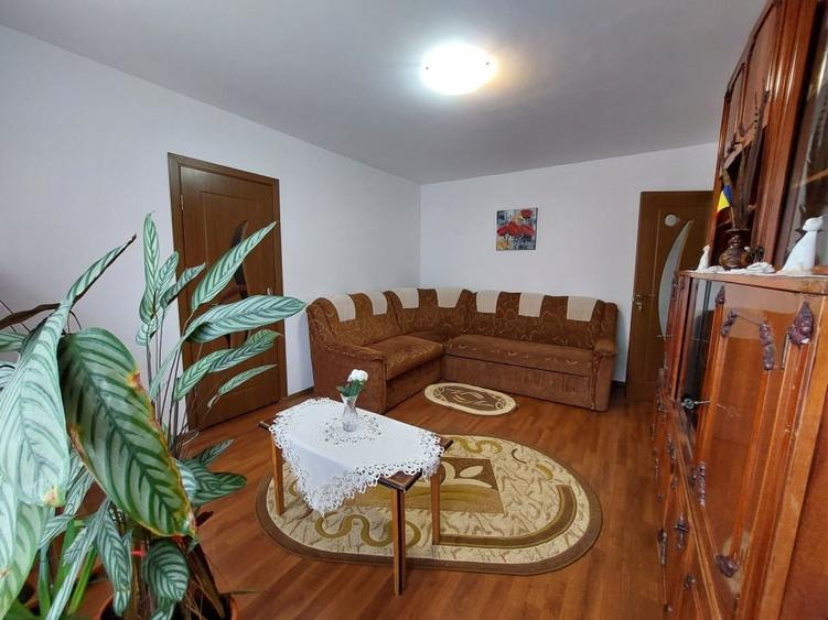 vand ap. 2 camere etaj 2 micro 6 - 10