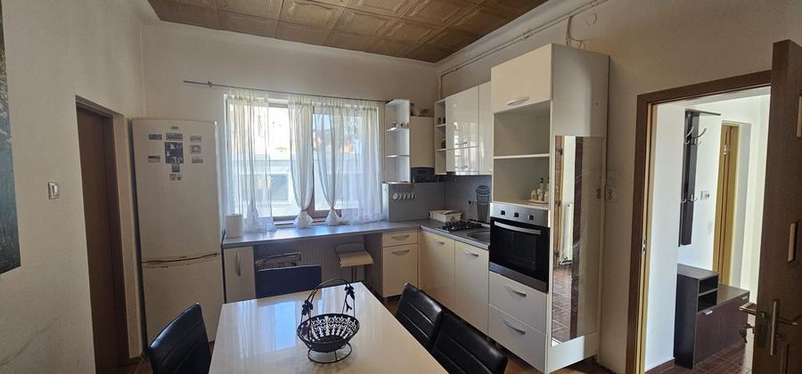 Inchiriez casa singur in curte situata in zona Negoi - 7