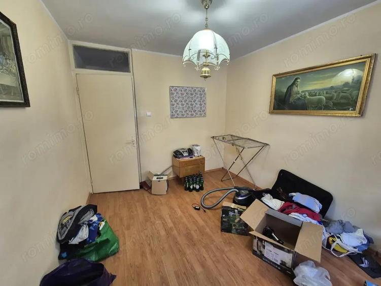 Vand apartament 3 camere Micro 4 - 6