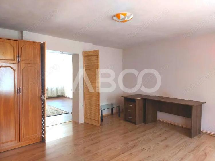 Casa 214 mp utili singur in curte 800 mp teren zona centrala Cisnadie - 10