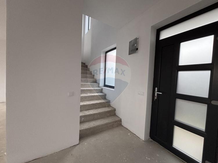 Casă / Vilă cu 4 camere de vânzare - 3