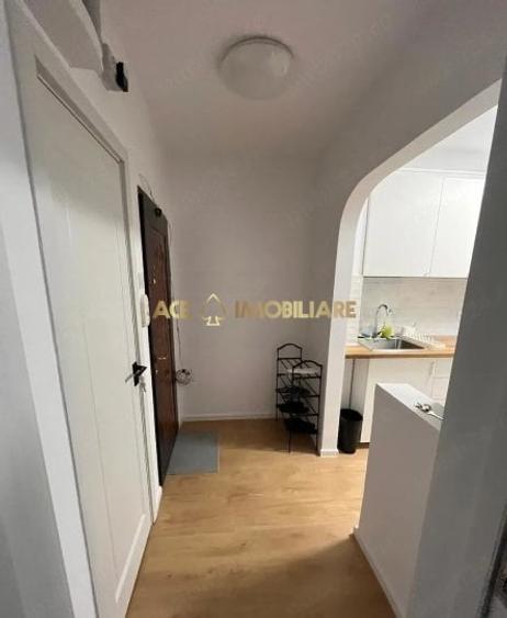 Apartament cu 3 camere semidecomandat, mobilat în Titan