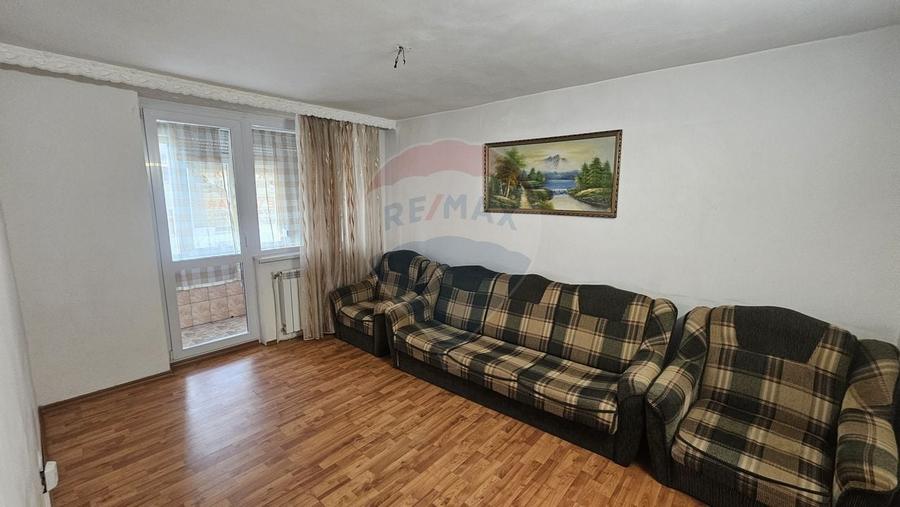 Apartament 3 camere de vânzare – Zona 1 Decembrie, Piatra Neamț - 3