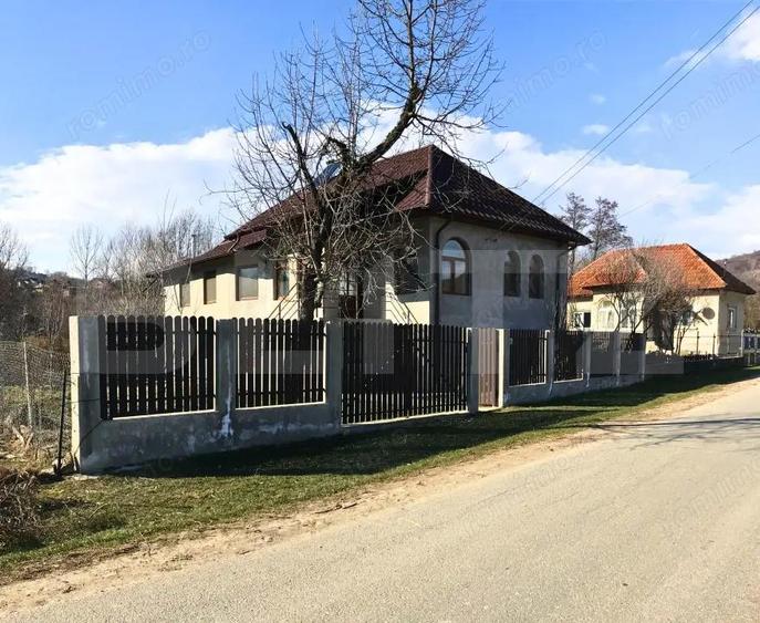 Casa Spa?ioasa cu 1.250 mp Teren, Mobilata ?i Utilata Aproape de Munte - 6