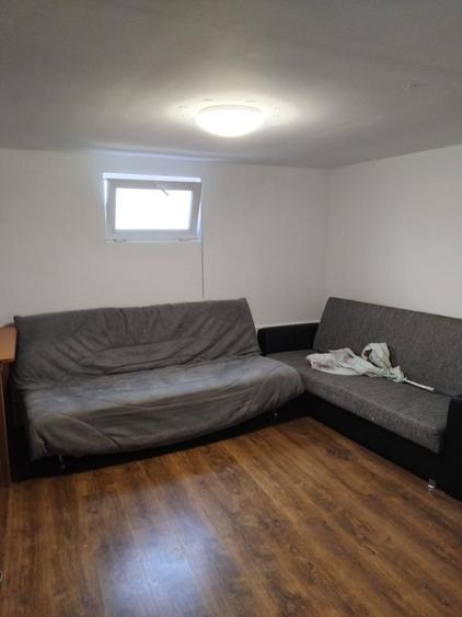 Inchiriez camera la curte - 2