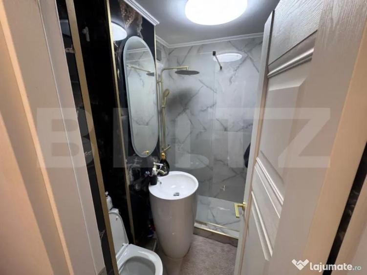 Apartament de vanzare, cu 2 camere, zona Micro 6 - 7