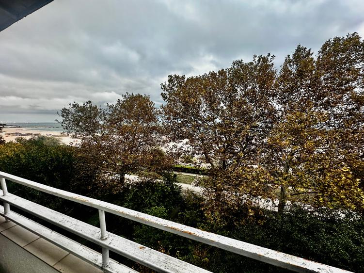 Apartament 3 camere,prima linie la mare - 10