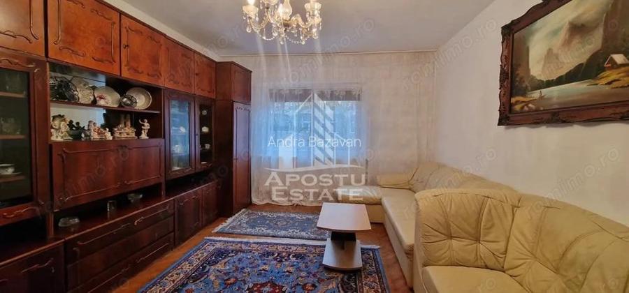 Apartament cu 3 camere, etaj 1, centrala proprie, Lipovei