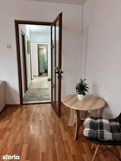 De vanzare apartament cu 2 camere ?i 2 balcoane, in zona Scolii nr 5 - 7