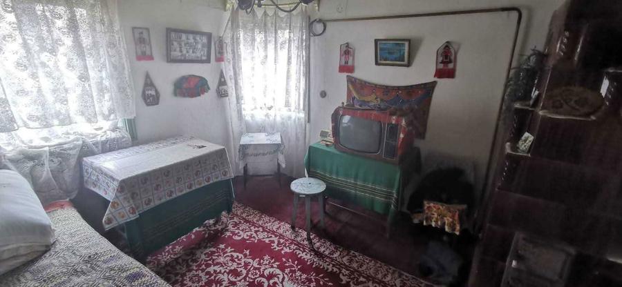 Casa caramida - com Ghergheasa, jud Buzau la 10 km de autostrada, cu 3 focuri de gaz + teren 3500 mp - 35.000 euro (neg). Telefon: 0726824858 - 1