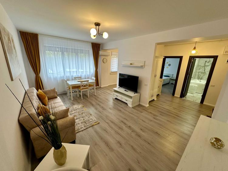 Apartament cu 2 camere decomandat în 1 Decembrie