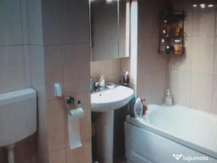 Apartament Cu 2 Camere Decomandate Etaj 2 - Zona Burdujeni Cuza Voda 2 - 6