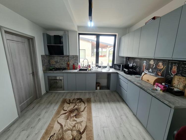 Manta Roșie, casă nouă în stil cubic,  priveliște deosebită spre oraș - 5