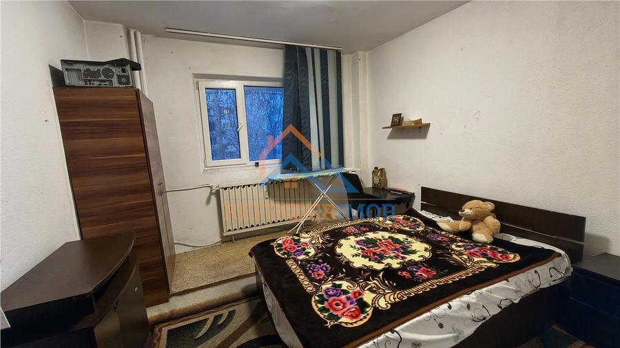 Apartament 2 camere decomandat etaj 3 bloc anvelopat - 1