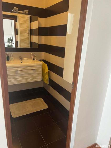 Vand casa P+1- 325 mp, anexa 225 ?i 1100 mp teren aferent, in Caransebes , Aleea.Sportivilor , nr.1 - 2