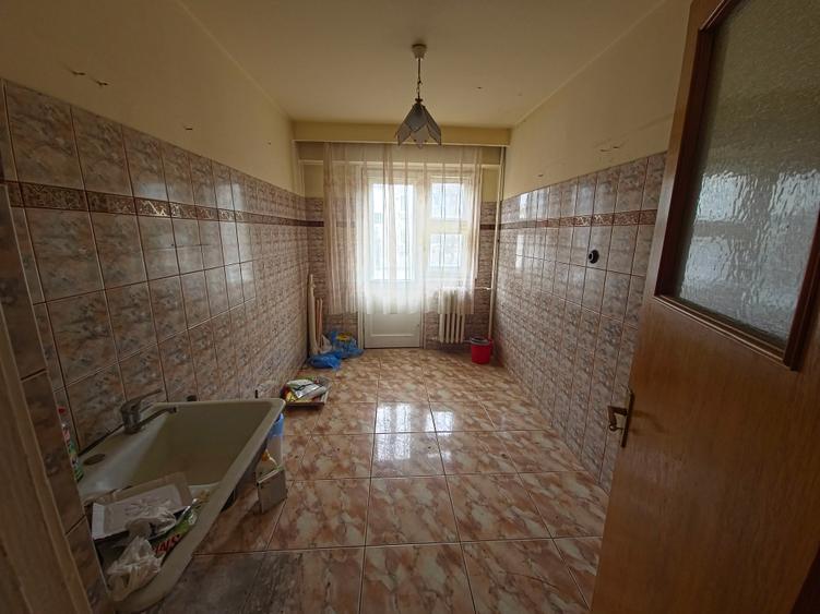 Tomis 1 Flămânda 4 Camere | Garaj în Bloc  Boxă  Proprietate Unică - 4
