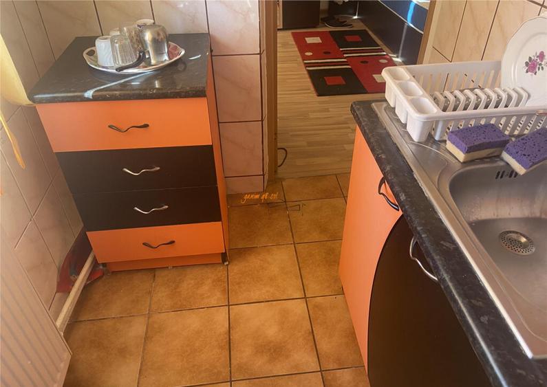 Garsoniera , zona B-dul Independentei , et 2 , 32 mp , decom - 4