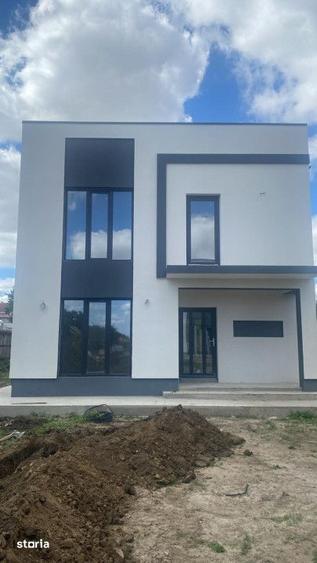 Casă cu 5 camere cu Teren 465 Mp în Cumpăna